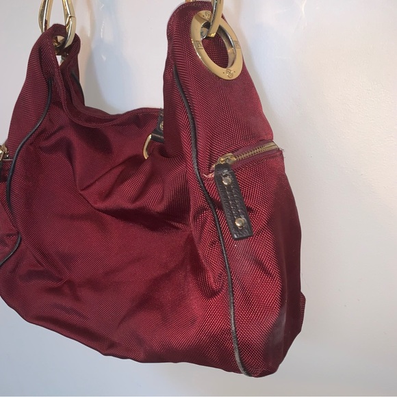 Elegant Red Hobo Bag with Gold Details - Picture 9 of 15